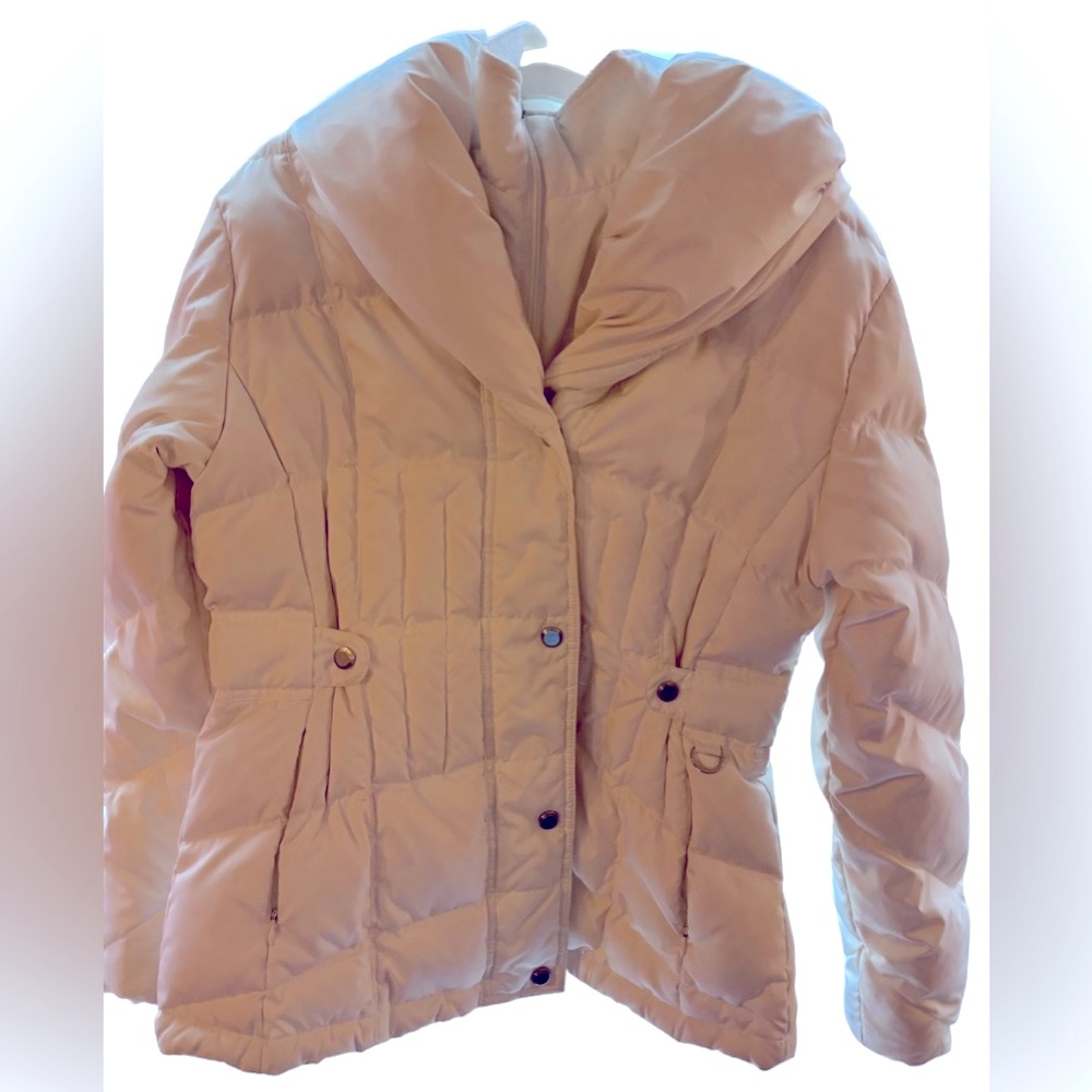 Beautiful, NWOT, Women’s Med. White Puffer. Cozy & Flattering, Slimming Waist.
